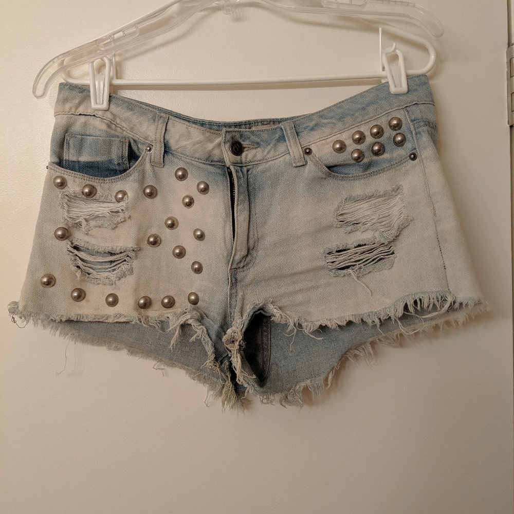 Jean shorts with studs